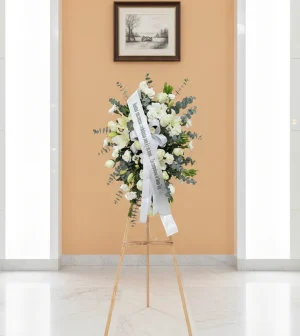 Arreglos funebres elaborados con flores frescas y diseños elegantes para expresar tu más sentido pésame con respeto y sensibilidad