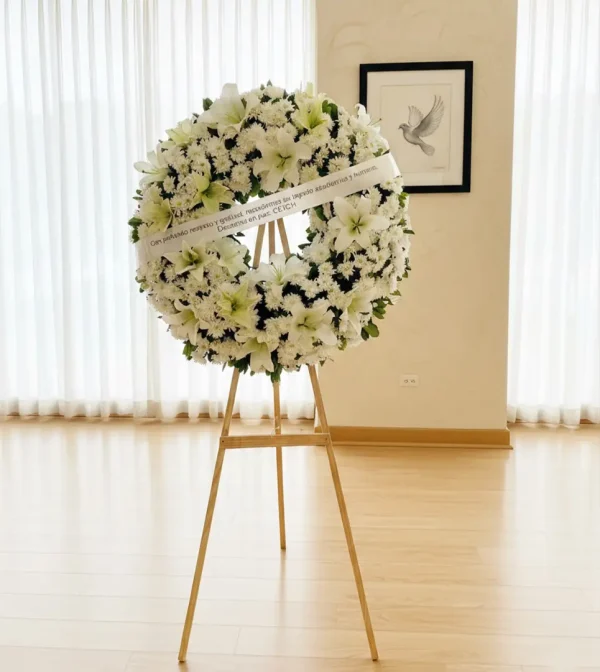 Nuestro servicio de coronas fúnebres envío express garantiza entregas rápidas y puntuales, para que tu mensaje de pésame llegue a tiempo. Atención profesional, pedidos fáciles y entrega a domicilio en funerarias y panteones